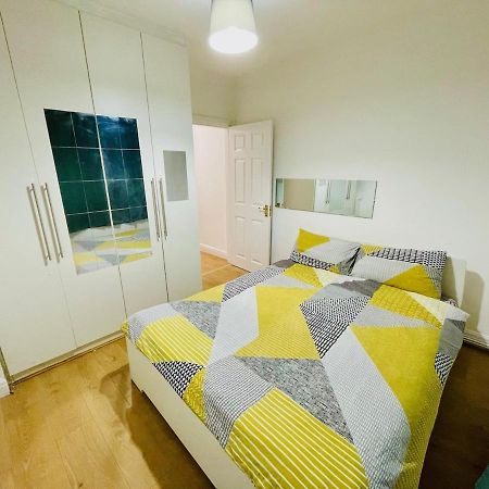 런던 Luxury 2 Bed House With Parking, 5 Min Walk To Station & Ldo 빌라 외부 사진