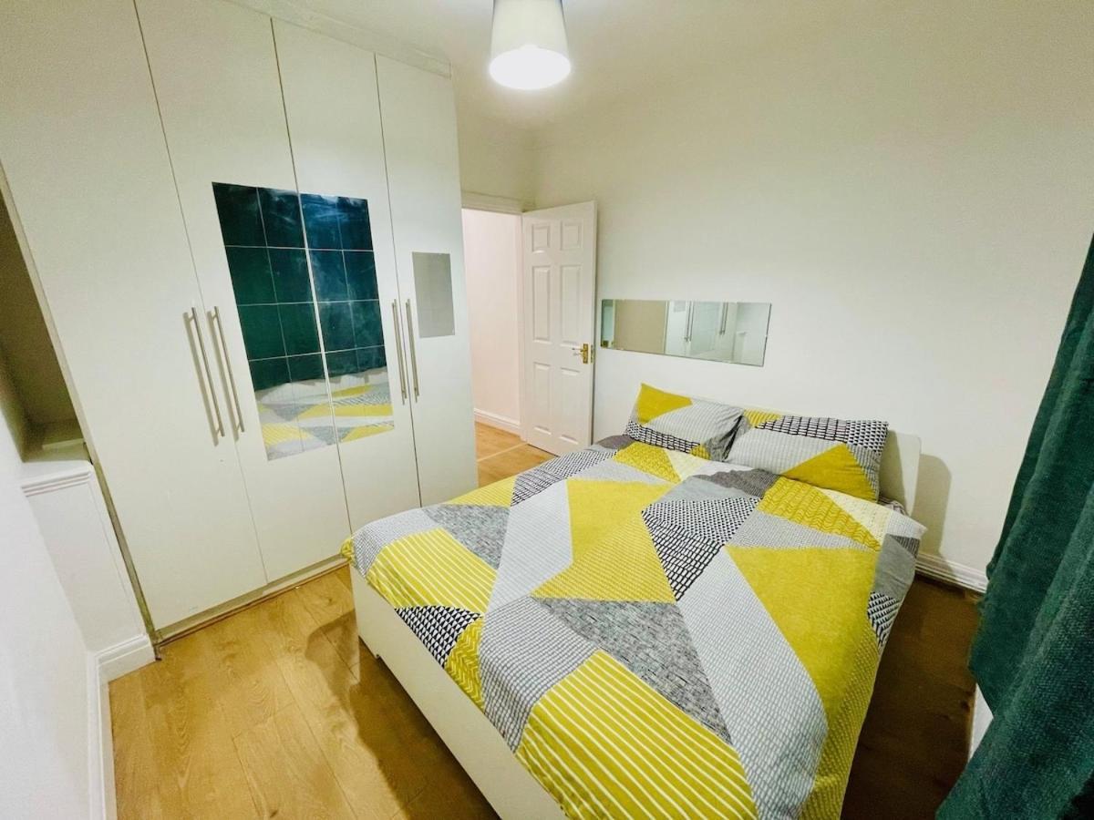 런던 Luxury 2 Bed House With Parking, 5 Min Walk To Station & Ldo 빌라 외부 사진