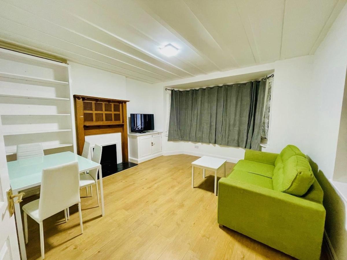 런던 Luxury 2 Bed House With Parking, 5 Min Walk To Station & Ldo 빌라 외부 사진
