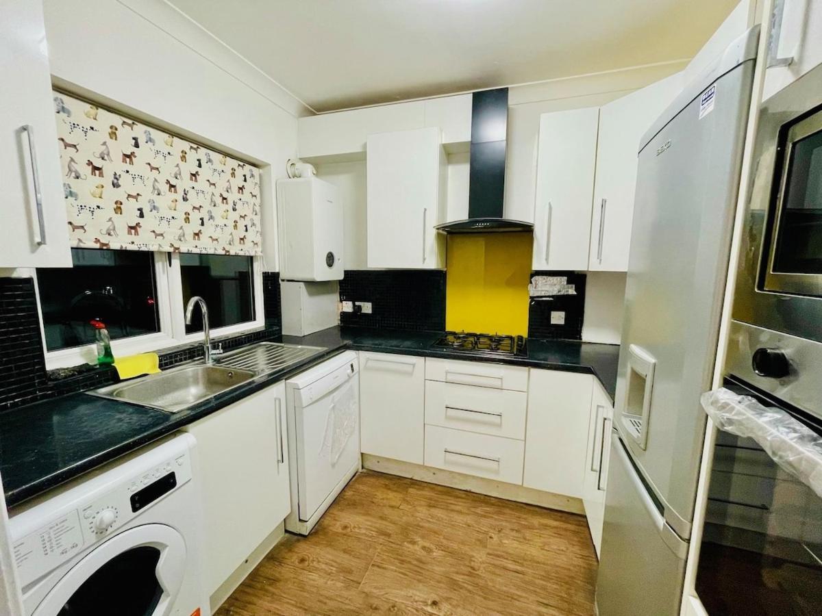 런던 Luxury 2 Bed House With Parking, 5 Min Walk To Station & Ldo 빌라 외부 사진